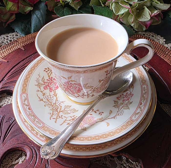 Royal Doulton Lisette H5082  The Romance Collection (1981) Tri-Set | 02 |