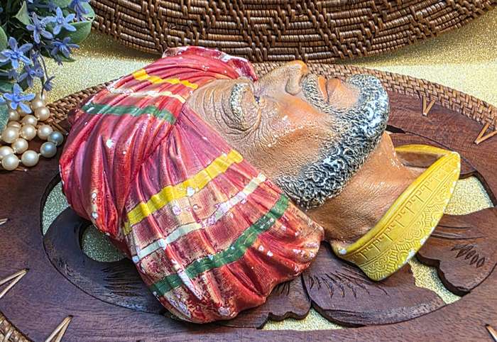 Collectible Bonson Chalkware head wall hanging plaque