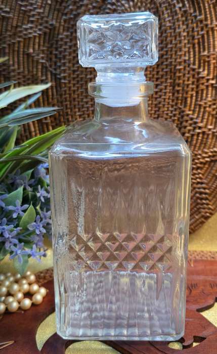 GLASS DECANTER | 01 |