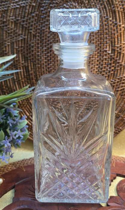 GLASS DECANTER | 02 |