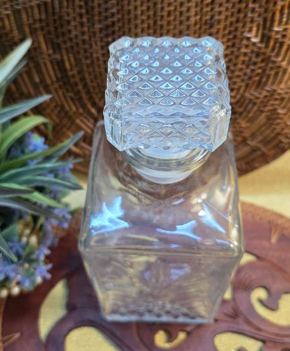 GLASS DECANTER | 02 |