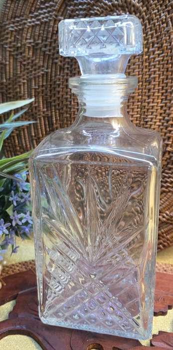 GLASS DECANTER | 02 |