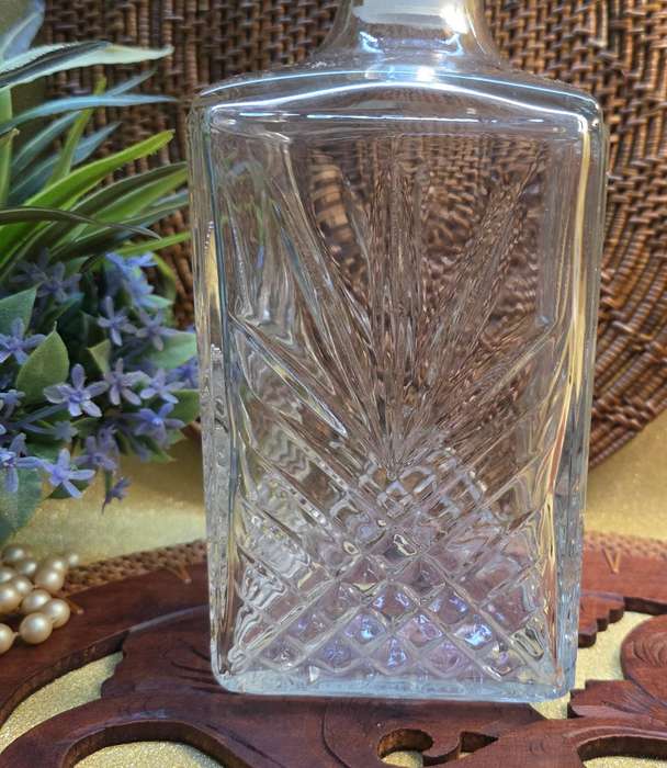 GLASS DECANTER | 02 |