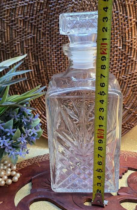 GLASS DECANTER | 02 |
