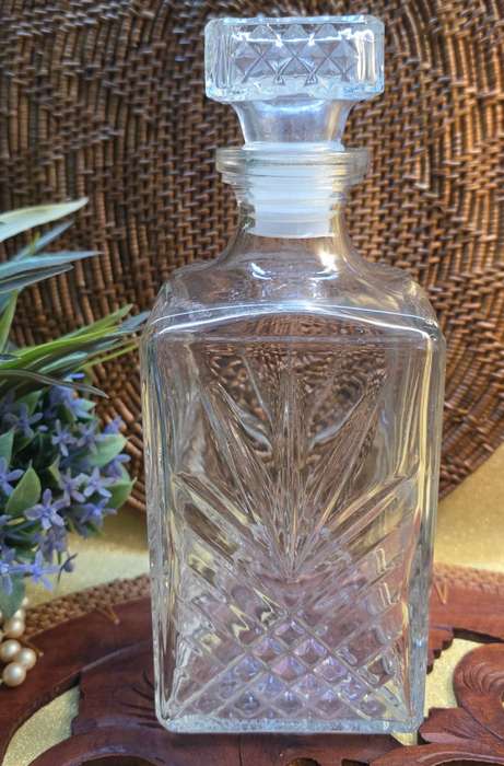 GLASS DECANTER | 02 |