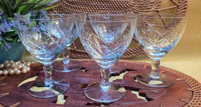 5 CRYSTAL GLASSES
