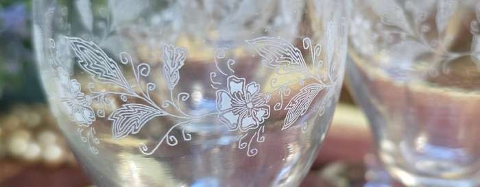 Attractive 19th century in acid-etched 6 Sherry Glasses