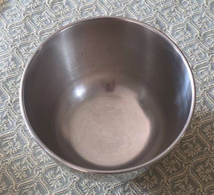 HAMILTON BEACH SMALL STAINLESS STEEL MIXING BOWL