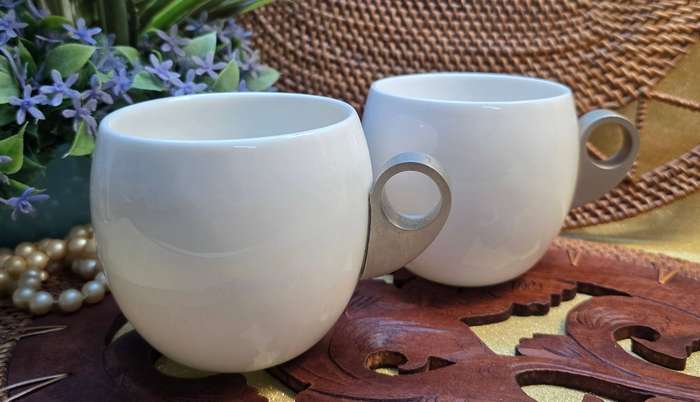 SET OF WHITE COFFEE MAGPPIE MUGS