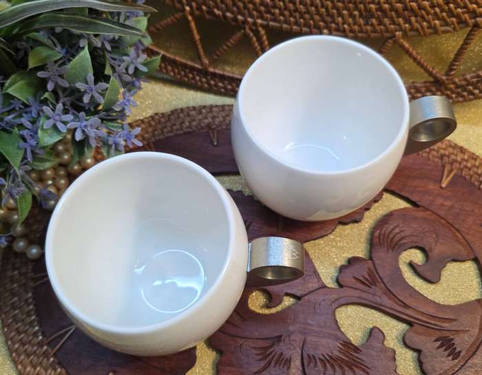 SET OF WHITE COFFEE MAGPPIE MUGS