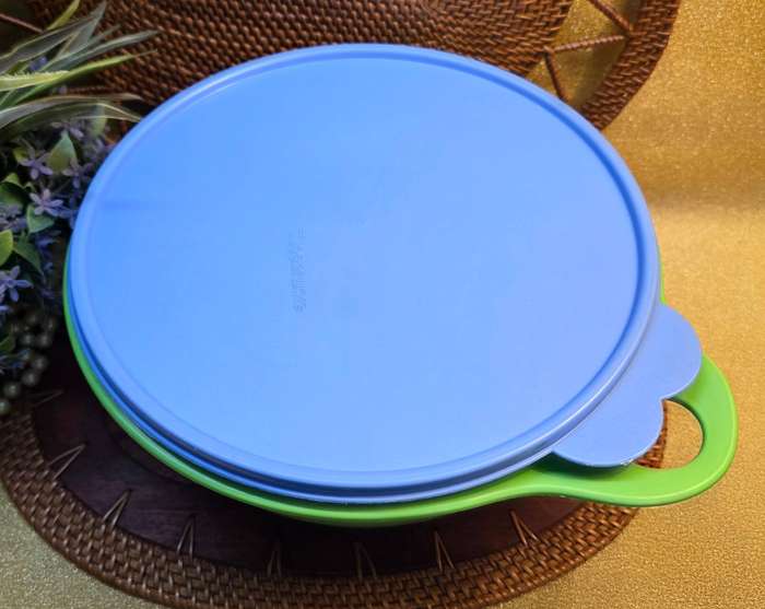 TUPPERWARE BOWL WITH LID