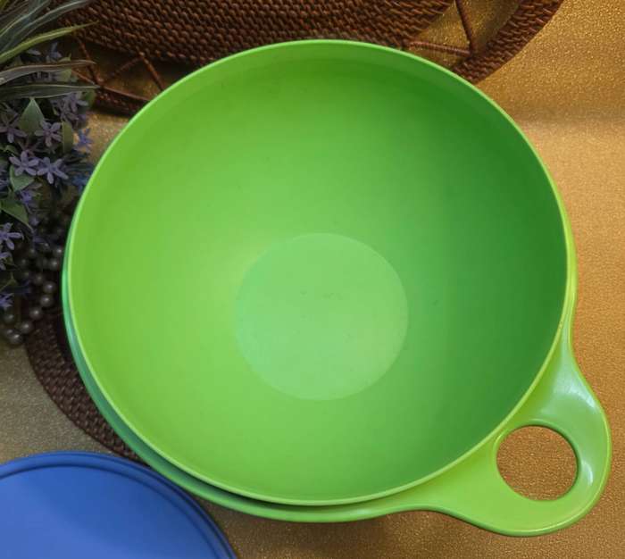 TUPPERWARE BOWL WITH LID