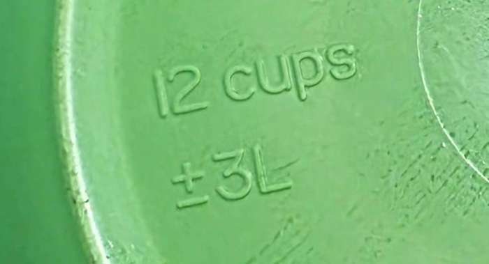 TUPPERWARE BOWL WITH LID