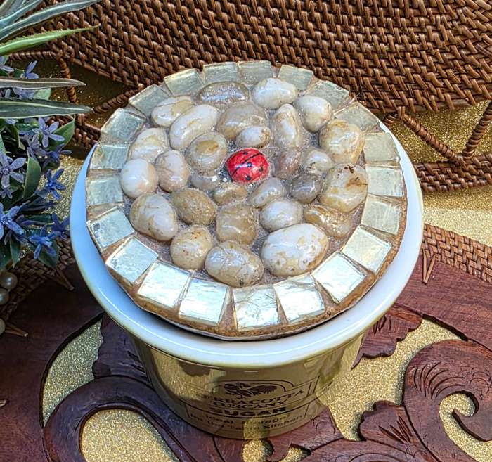 JAR WITH LID