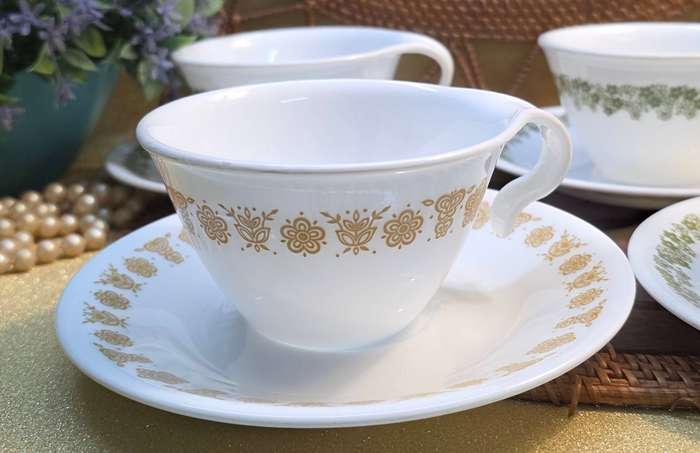 4 Corelle Corning | Vintage Coffee Tea Cups & Saucers |  Mid Century |