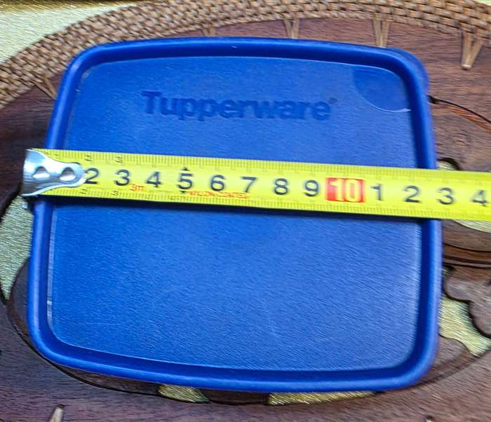 TUPPERWARE LUNCH BOX