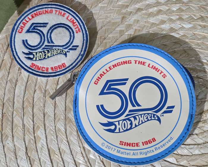 Hot Wheels Badge and Pouch