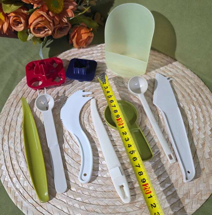TUPPERWARE VINTAGE UTENSILS