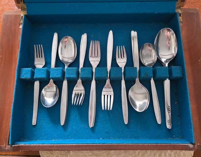 Wooden Cutlery box with Cutlery