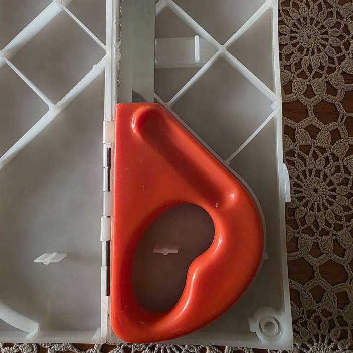 VINTAGE POPEIL BROTHERS, INC. CUTTING BOARD ORANGE HANDLE BREAD
