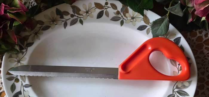 VINTAGE POPEIL BROTHERS, INC. CUTTING BOARD ORANGE HANDLE BREAD