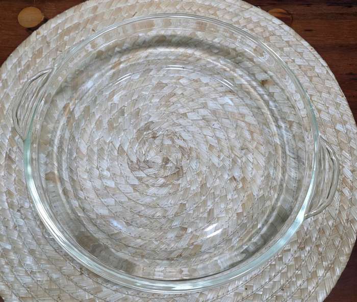 FIRE KING PIE BOWL  |  26 X 23 X 5 CM HIGH  |