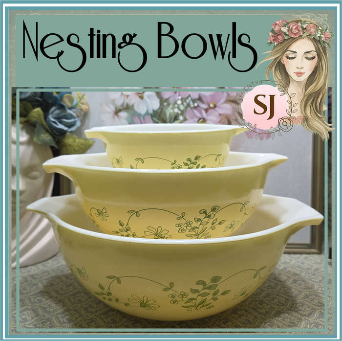 Vintage Pyrex made in the USA Nesting Bowls set of 3