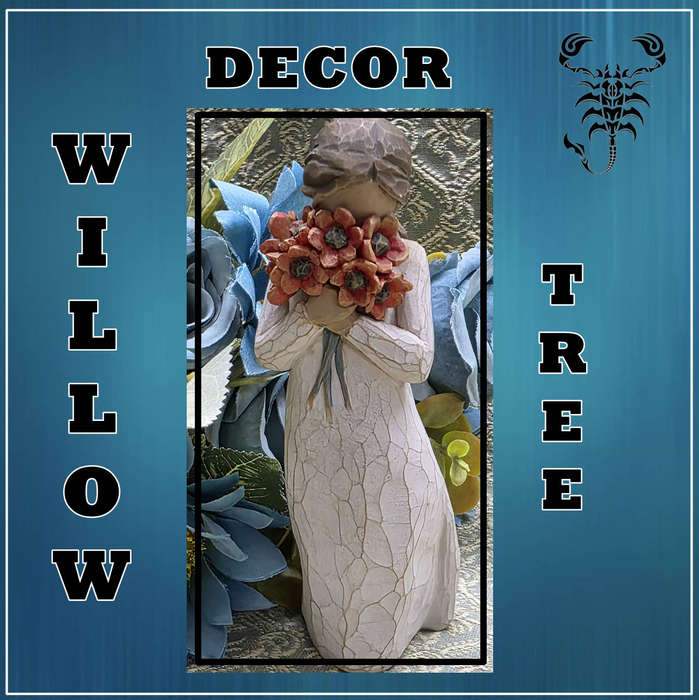 Vintage Treasure | Willow Tree Surrounded by Love Figurine | Demdaco 2009
