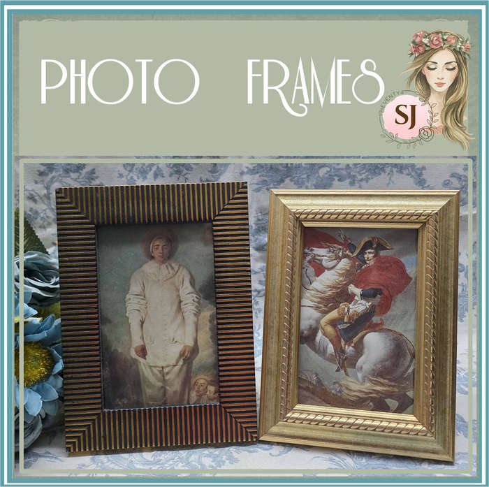 SET OF PHOTO FRAMES WITH PRINTS