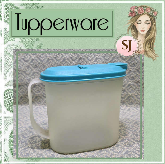Vintage Tupperware | 18 x 9 x 16 cm high |