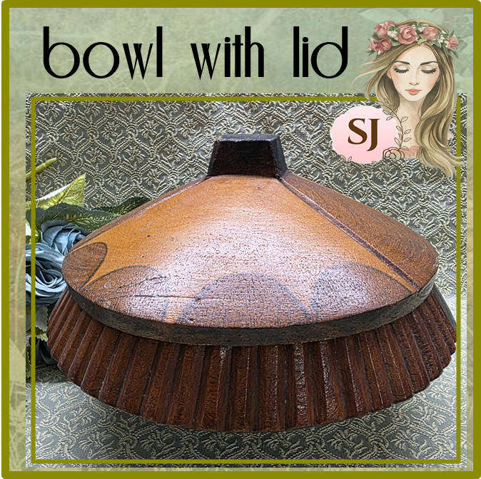 Wooden bowl with lid