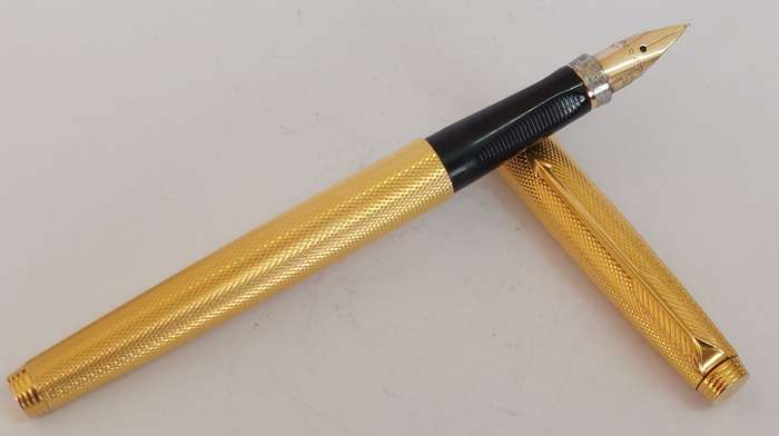 Rare vintage Parker 75 Grain D'Orge gold plated fountain pen with 14ct gold nib Value R2500
