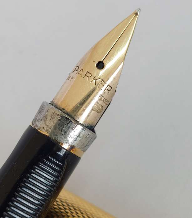 Rare vintage Parker 75 Grain D'Orge gold plated fountain pen with 14ct gold nib Value R2500