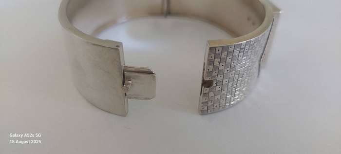 large Victorian sterling silver clip bangle circa 1880's