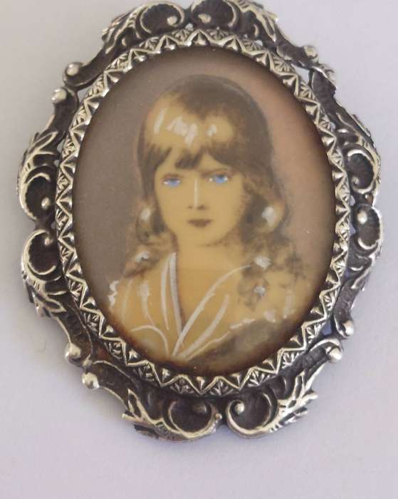 Amazing vintage EMS sterling silver portrait miniature brooch 15.4g