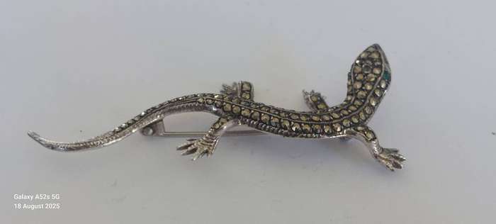 Spectacular vintage sterling silver marcasite lizzard brooch 9.9g