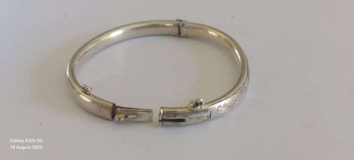 Amazing vintage sterling silver childs clip bangle 6.3g