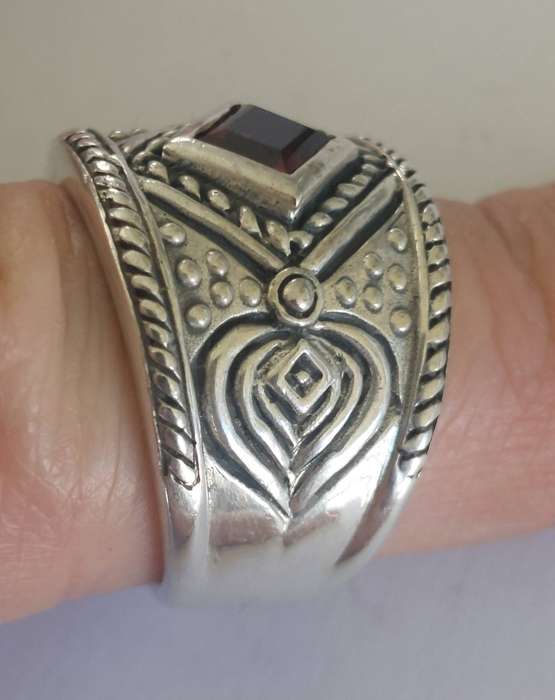 Spectacular large vintage sterling silver garnet ring 11.7g