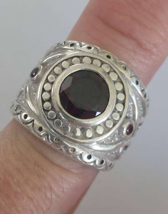 Magnificent large vintage sterling silver garnet ring 13.6g