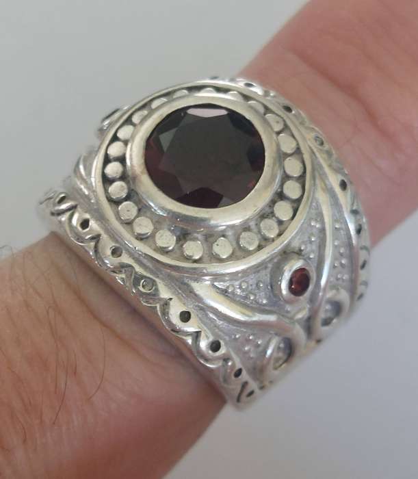 Magnificent large vintage sterling silver garnet ring 13.6g