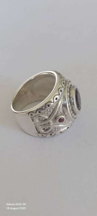 Magnificent large vintage sterling silver garnet ring 13.6g