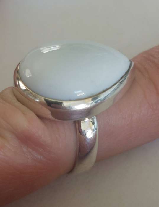 Gorgeous large Vintage sterling silver white stone ring 8.3g