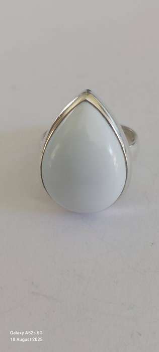 Gorgeous large Vintage sterling silver white stone ring 8.3g
