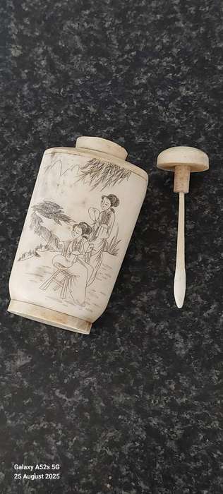Another Antique Chinese oxbone scrimshaw snuff bottle Value R1500