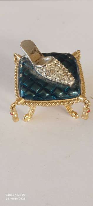 Rare vintage Este Lauder perfume case Value R2500