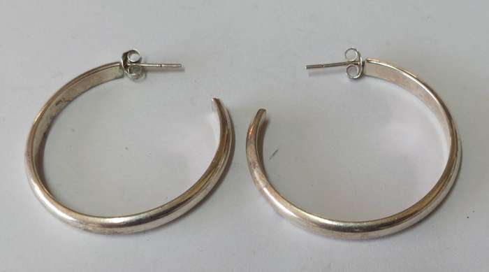 Gorgeous large sterling silver hoop earrings 3.2g