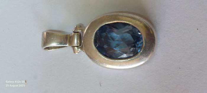 Stunning vintage sterling silver blue Topaz pendant 5.4g