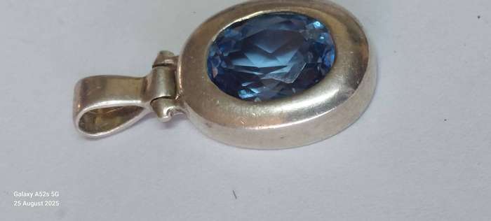 Stunning vintage sterling silver blue Topaz pendant 5.4g
