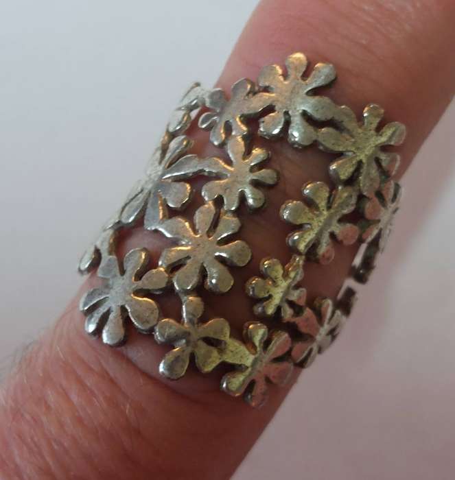 Increadible large sterling silver floral design ring 6.2g