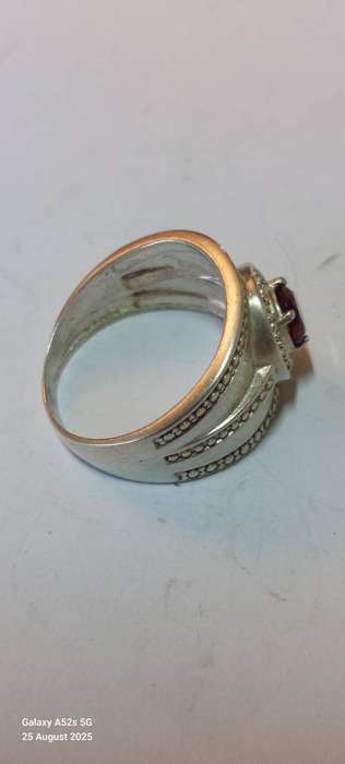 Gorgeous vintage sterling silver garnet ring 3.5g